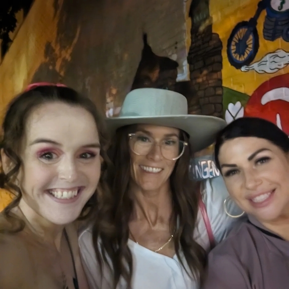 Meet your Posher, Stephanie - Picture 11 of 12